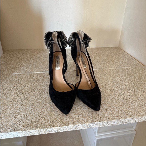 INC International Concepts Black Heels with Embellished Bows - Picture 3 of 4